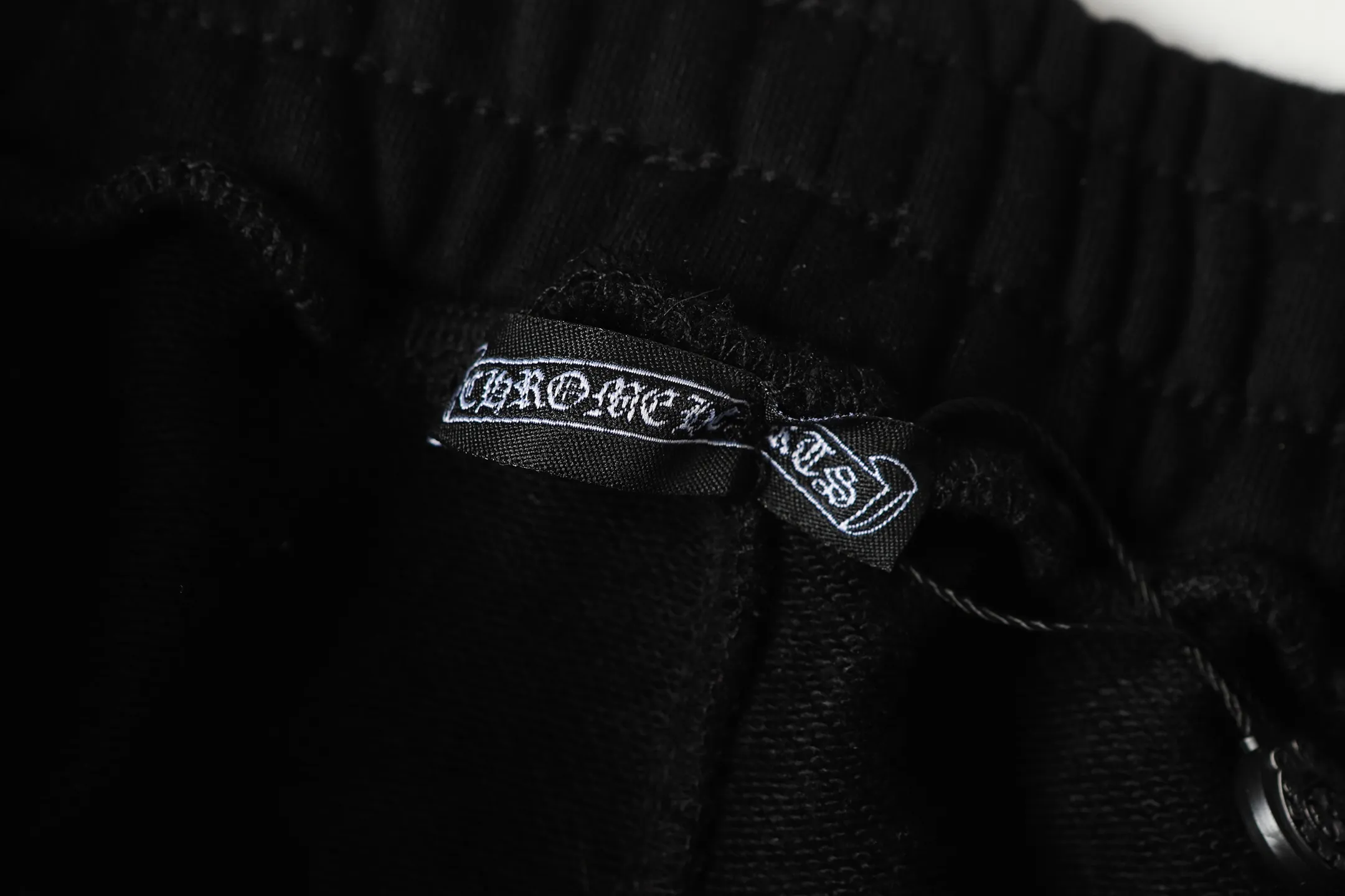 P270 #W5002 model, cross-border running quantity, please do not place an order if you pursue quality - Chrome Hearts/Chrome Hearts white Sanskrit letter printed trousers, casual pants and sweatpants - High weight, high density and high quality. The wool is soft, delicate and skin-friendly. Soft and silky to the touch. Warmth and skin-friendly. - Custom-woven and dyed with no color difference. No matter the fabric or workmanship details, it beats the ordinary version on the market. -Colour: black -Size: S M L XL